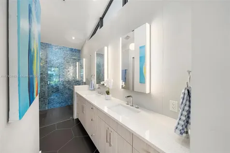 2710 NE 6th Lane Wilton Manors FL 33334