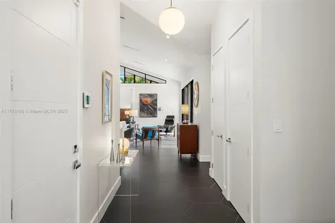 2710 NE 6th Lane Wilton Manors FL 33334
