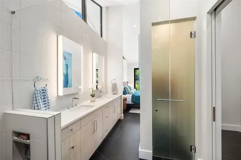 2710 NE 6th Lane Wilton Manors FL 33334