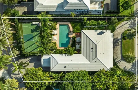 6655 Pinetree Lane Miami Beach FL 33141
