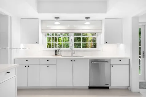6655 Pinetree Lane Miami Beach FL 33141