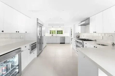 6655 Pinetree Lane Miami Beach FL 33141