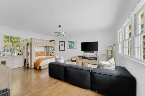 6655 Pinetree Lane Miami Beach FL 33141