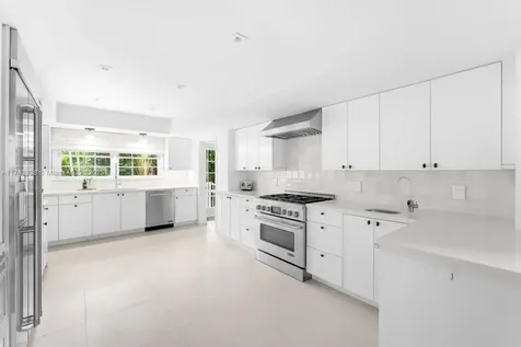 6655 Pinetree Lane Miami Beach FL 33141