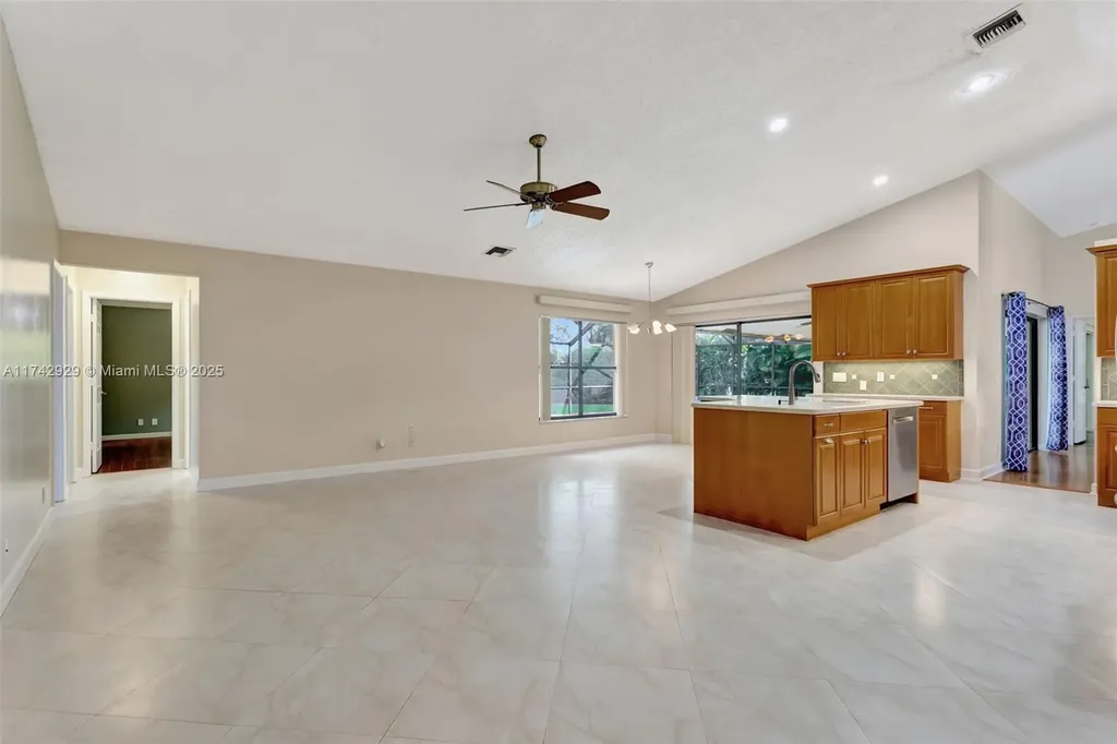 5325 NW 84th Way Coral Springs FL 33067