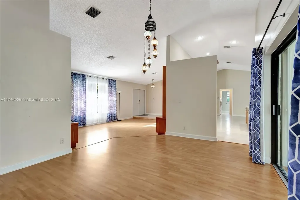 5325 NW 84th Way Coral Springs FL 33067