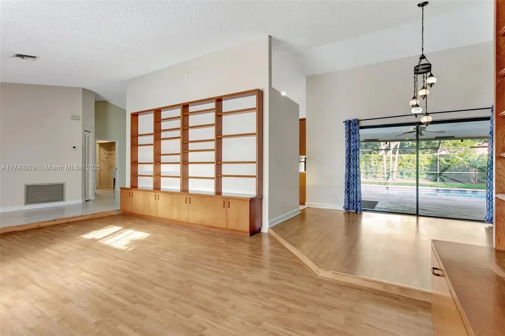 5325 NW 84th Way Coral Springs FL 33067