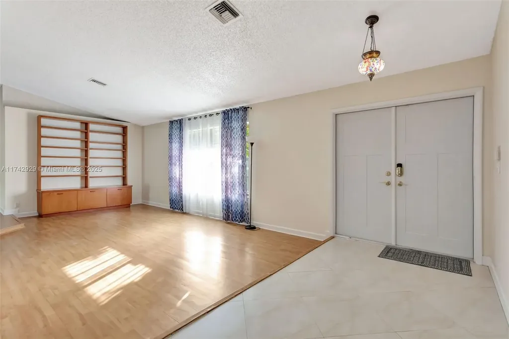 5325 NW 84th Way Coral Springs FL 33067