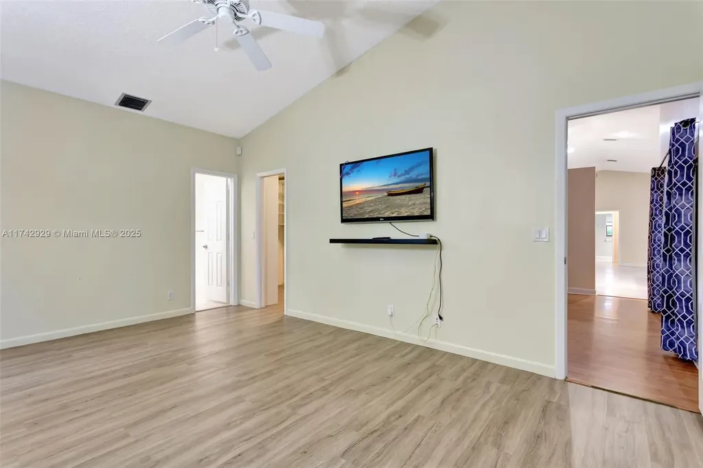 5325 NW 84th Way Coral Springs FL 33067