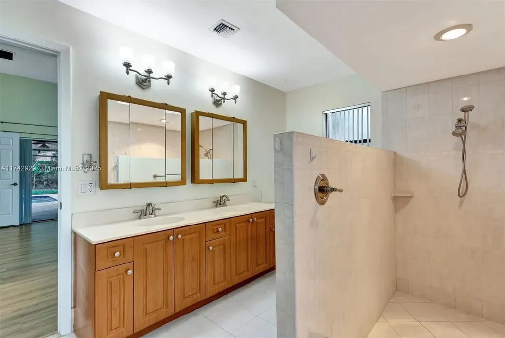 5325 NW 84th Way Coral Springs FL 33067