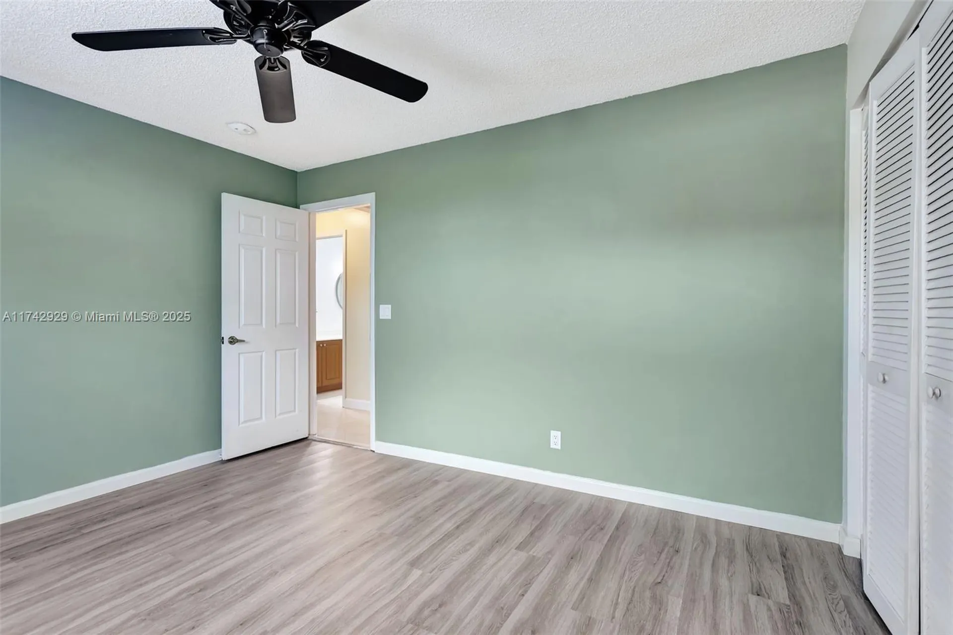 5325 NW 84th Way Coral Springs FL 33067