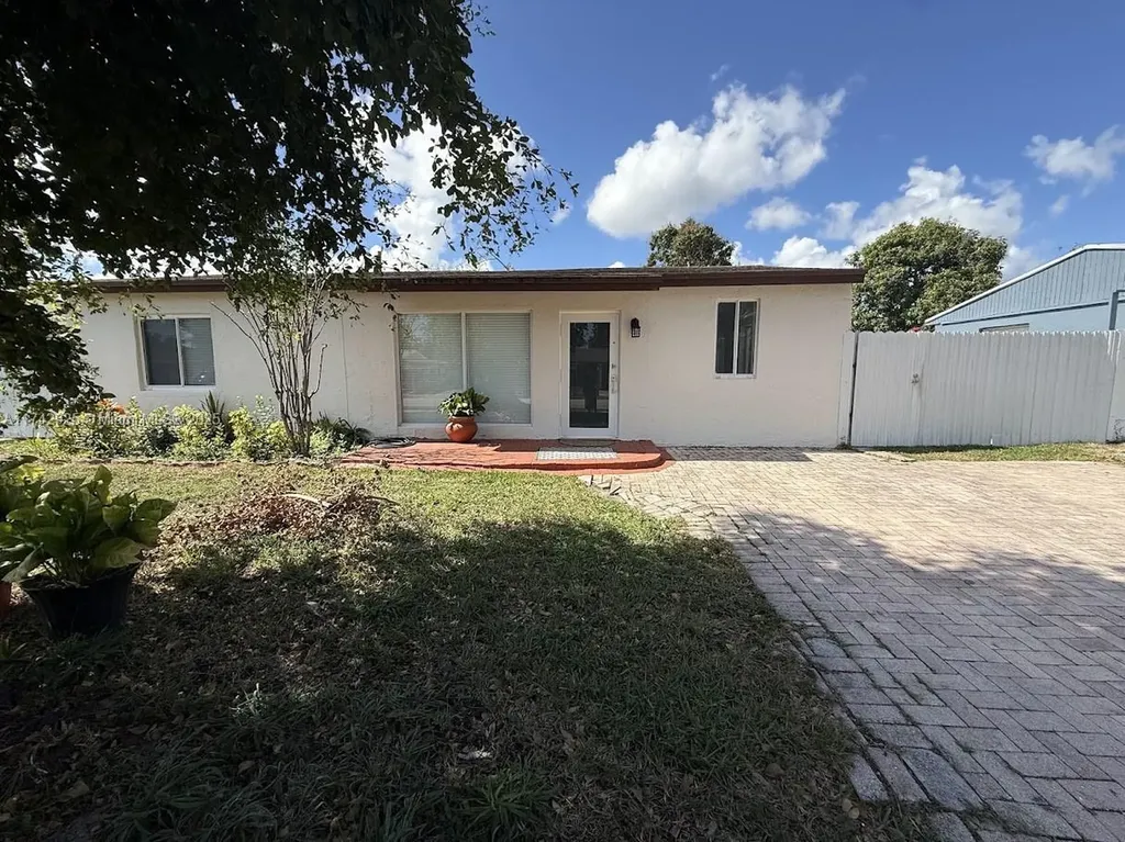 2271 SW 42nd Way Fort Lauderdale FL 33317