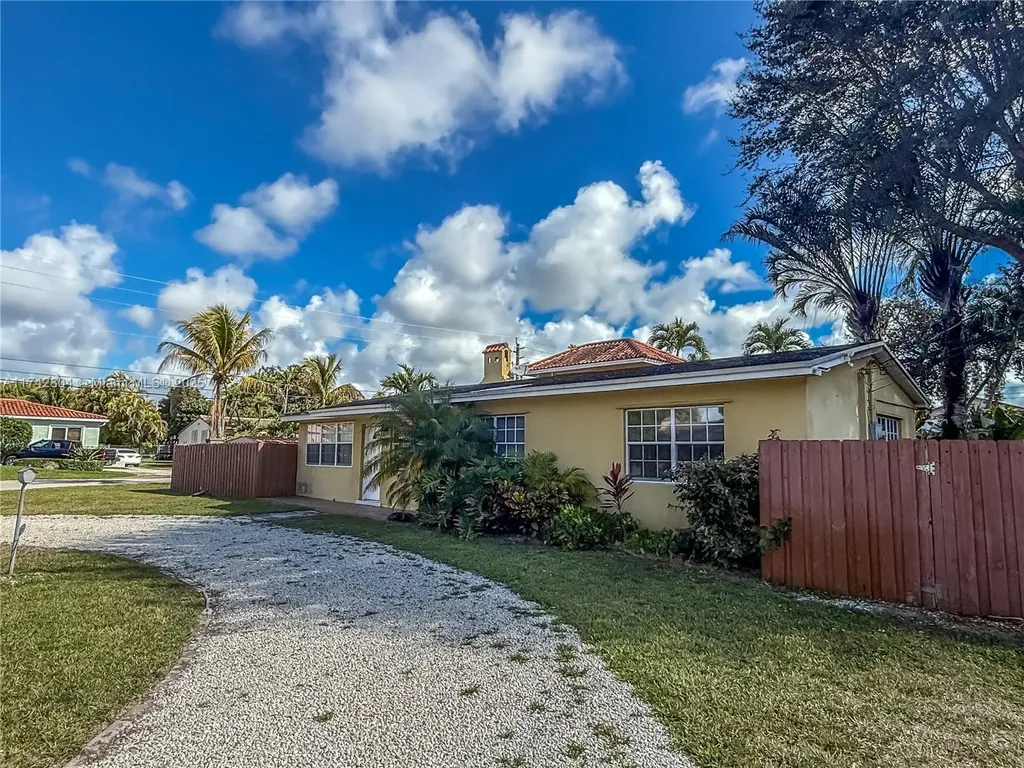 2001 SW 58th Court Miami FL 33155