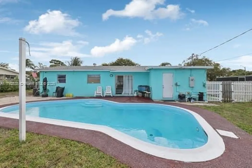 6921 SW 9th Street Pembroke Pines FL 33023