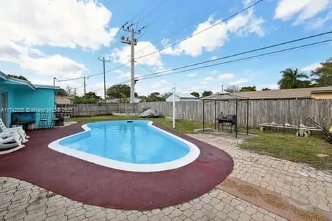 6921 SW 9th Street Pembroke Pines FL 33023