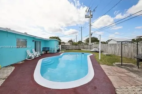 6921 SW 9th Street Pembroke Pines FL 33023
