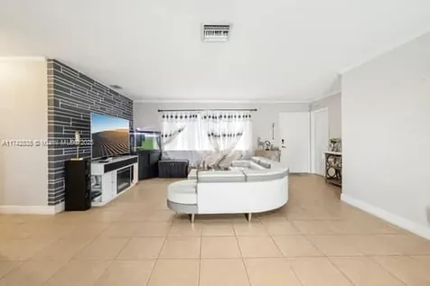 6921 SW 9th Street Pembroke Pines FL 33023
