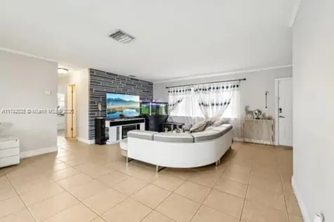 6921 SW 9th Street Pembroke Pines FL 33023