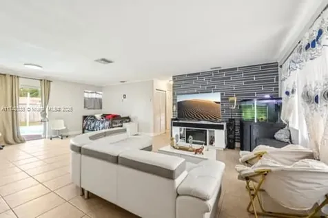 6921 SW 9th Street Pembroke Pines FL 33023