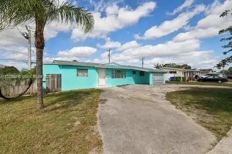 6921 SW 9th Street Pembroke Pines FL 33023