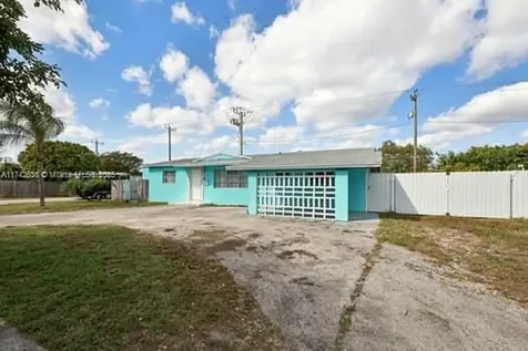 6921 SW 9th Street Pembroke Pines FL 33023