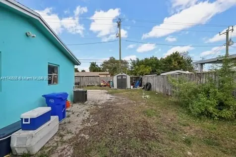 6921 SW 9th Street Pembroke Pines FL 33023