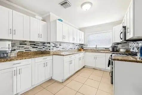 6921 SW 9th Street Pembroke Pines FL 33023