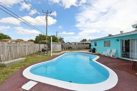 6921 SW 9th Street Pembroke Pines FL 33023