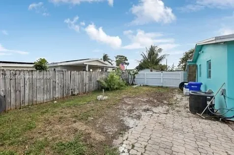 6921 SW 9th Street Pembroke Pines FL 33023
