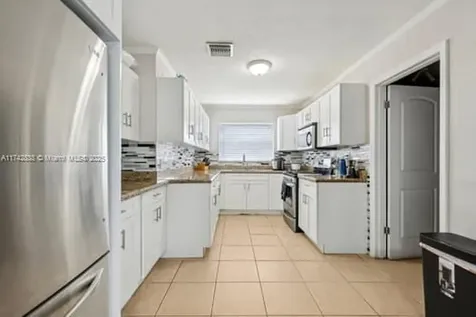 6921 SW 9th Street Pembroke Pines FL 33023