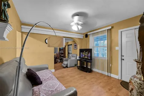1542 NW 115th Street Miami FL 33167