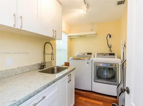 4212 SW 107th Way Davie FL 33328