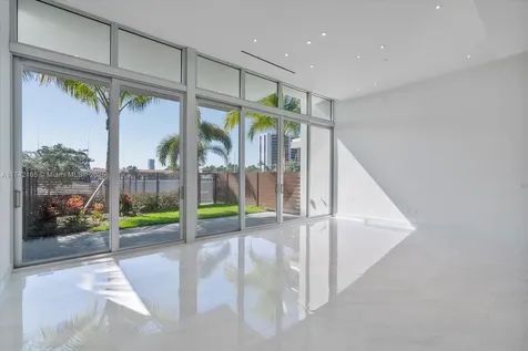 3750 Yacht Club Drive Aventura FL 33180