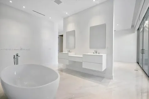 3750 Yacht Club Drive Aventura FL 33180