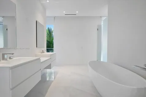 3750 Yacht Club Drive Aventura FL 33180