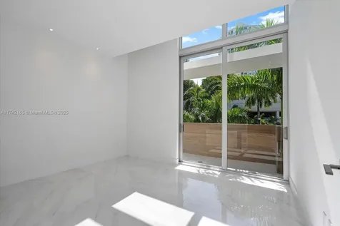3750 Yacht Club Drive Aventura FL 33180