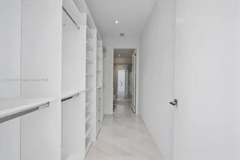 3750 Yacht Club Drive Aventura FL 33180