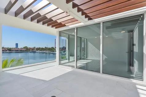 3750 Yacht Club Drive Aventura FL 33180