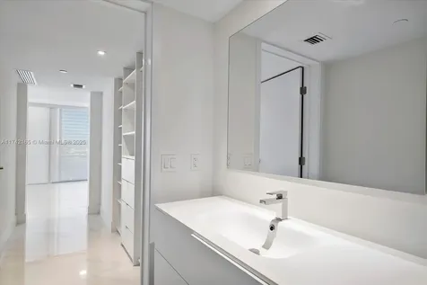 3750 Yacht Club Drive Aventura FL 33180