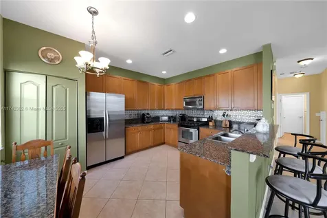 207 Berenger Walk Royal Palm Beach FL 33414