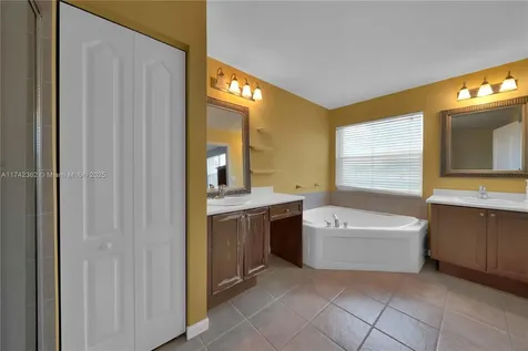 207 Berenger Walk Royal Palm Beach FL 33414