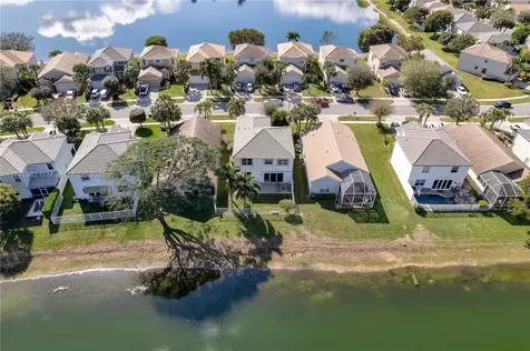 207 Berenger Walk Royal Palm Beach FL 33414