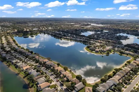 207 Berenger Walk Royal Palm Beach FL 33414