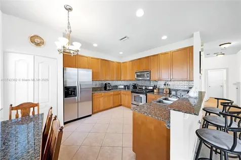 207 Berenger Walk Royal Palm Beach FL 33414