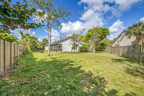 7102 NW 45th Avenue Coconut Creek FL 33073