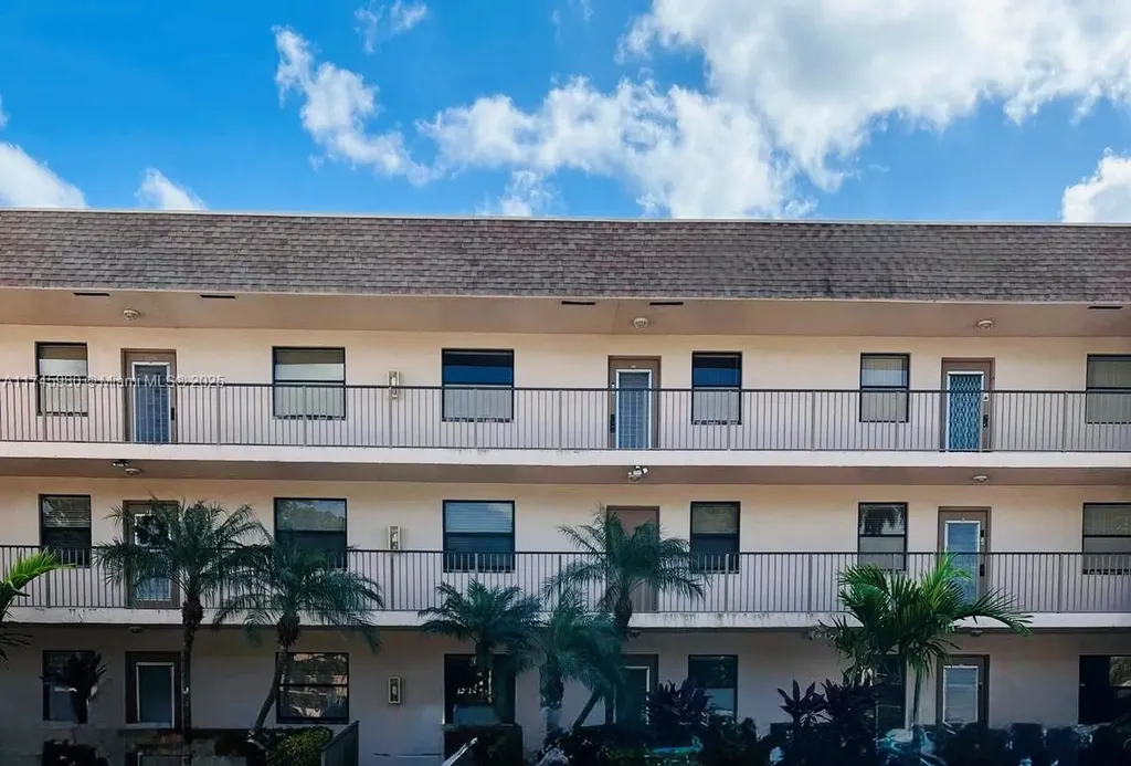 10332 Sunrise Lakes Boulevard Sunrise FL 33322