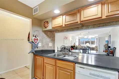 10456 NW 24th Place Sunrise FL 33322