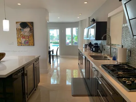1670 Daytonia Road Miami Beach FL 33141
