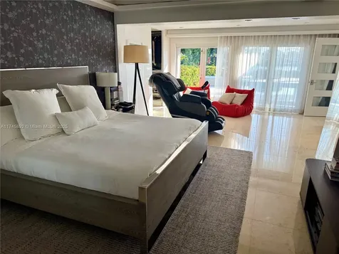 1670 Daytonia Road Miami Beach FL 33141