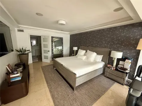 1670 Daytonia Road Miami Beach FL 33141